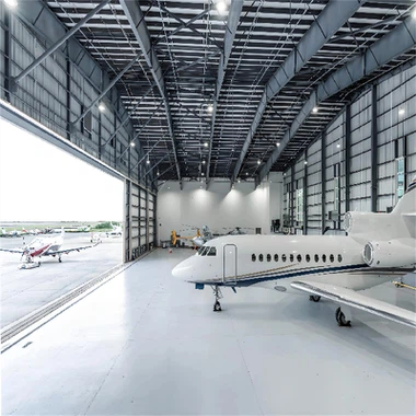 Hangar mit Stahlkonstruktion